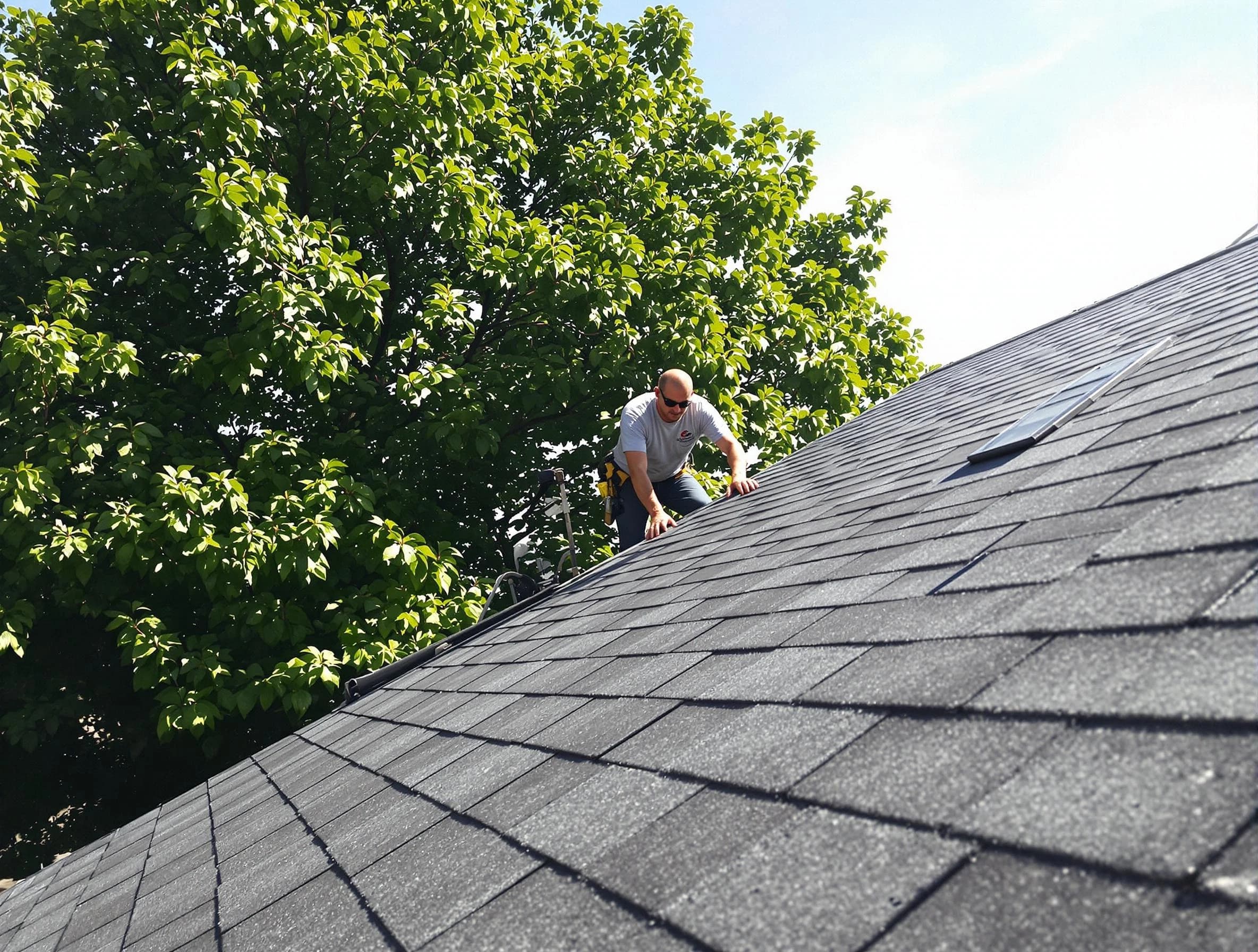 Certified roofers from Cleveland OH Roofers working in Cleveland, OH